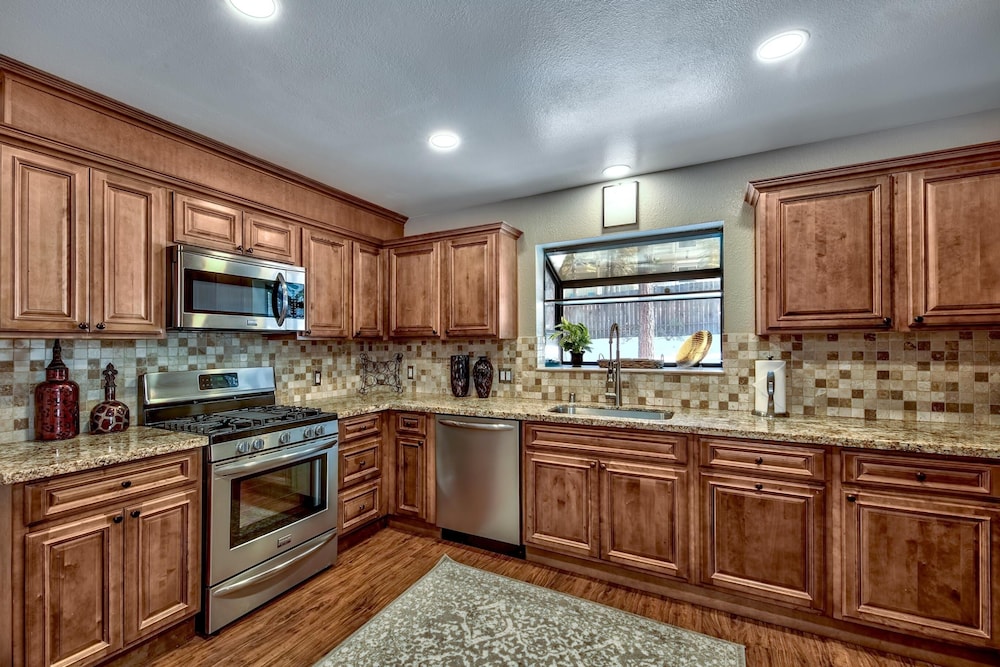 1760t Thunderbird Cabin 3 Bedroom Home