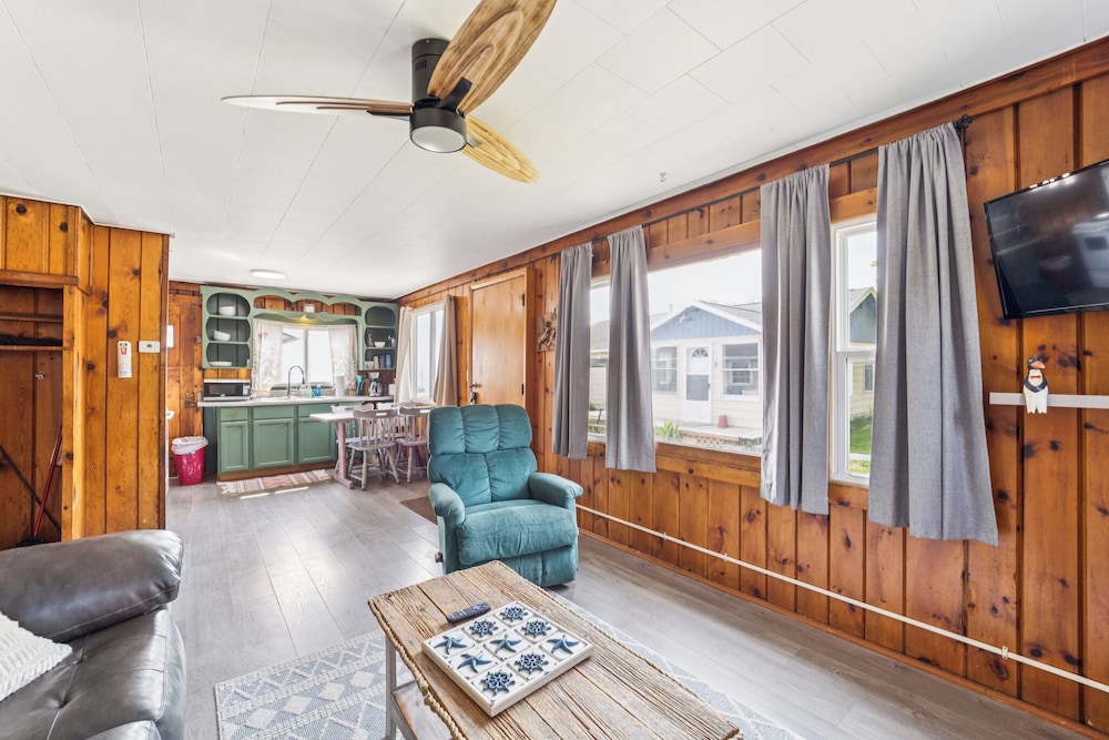 Barefoot Beach Resort