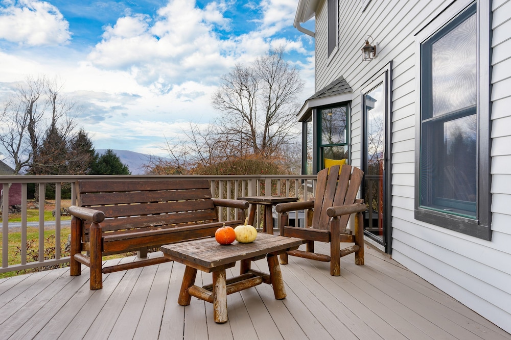 West Settlement Ranch by Avantstay Hudson Valley Escape Firepit Patio Yard