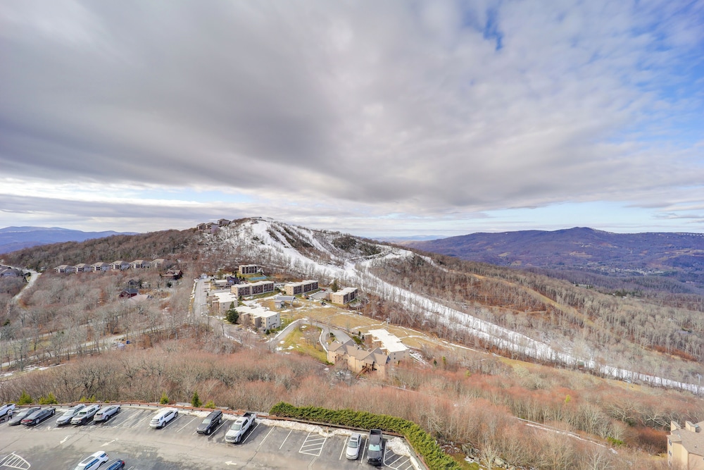 3 Mi to Sugar Mountain Ski Resort: Cozy Getaway!