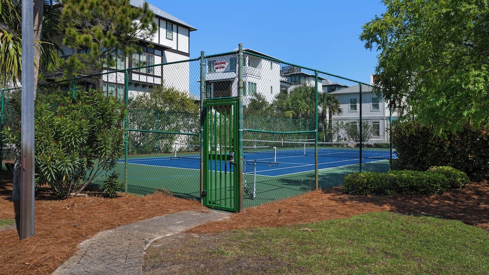 5BR Sleeps 14 in Seagrove Beach, Golf Cart, 6 Bikes, Pool + Free Attractions!