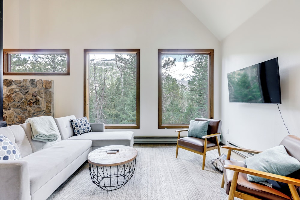 Steps to Crystal River: Hideaway w/ Mountain Views