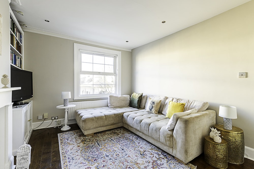 Contemporary and Spacious Kensington Home