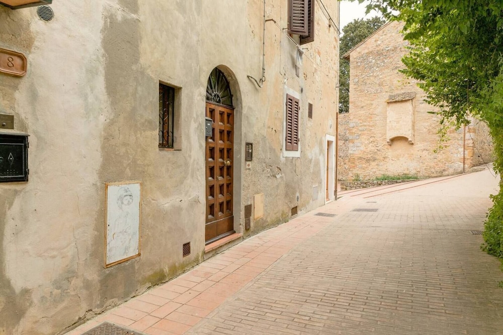 Stylish Luxury Loft Sleeps 4 San Gimignano Tuscany photo 1