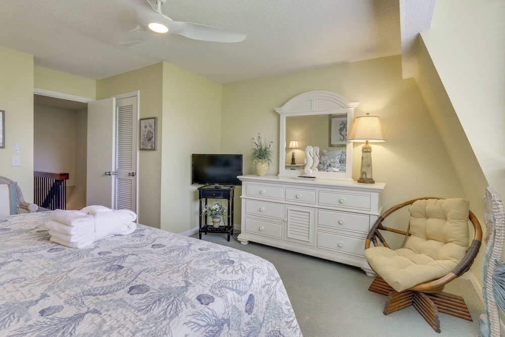 Steps to Beach & Pool: Hilton Head Island Condo!