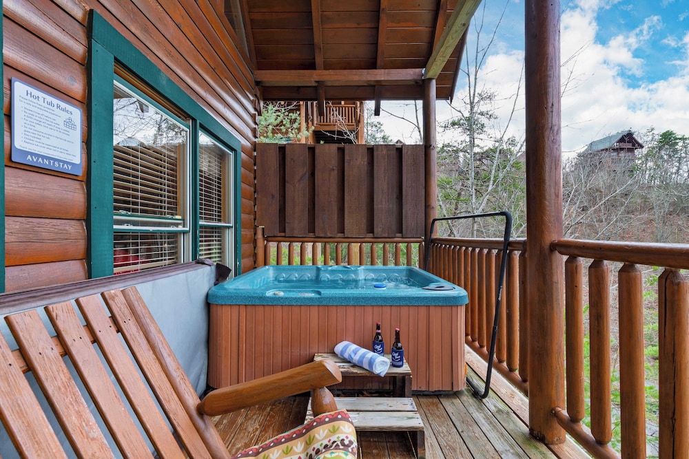 Cozy Cabin Near Dollywood Attractions Hot Tub, Game Room, Views Anne's Place