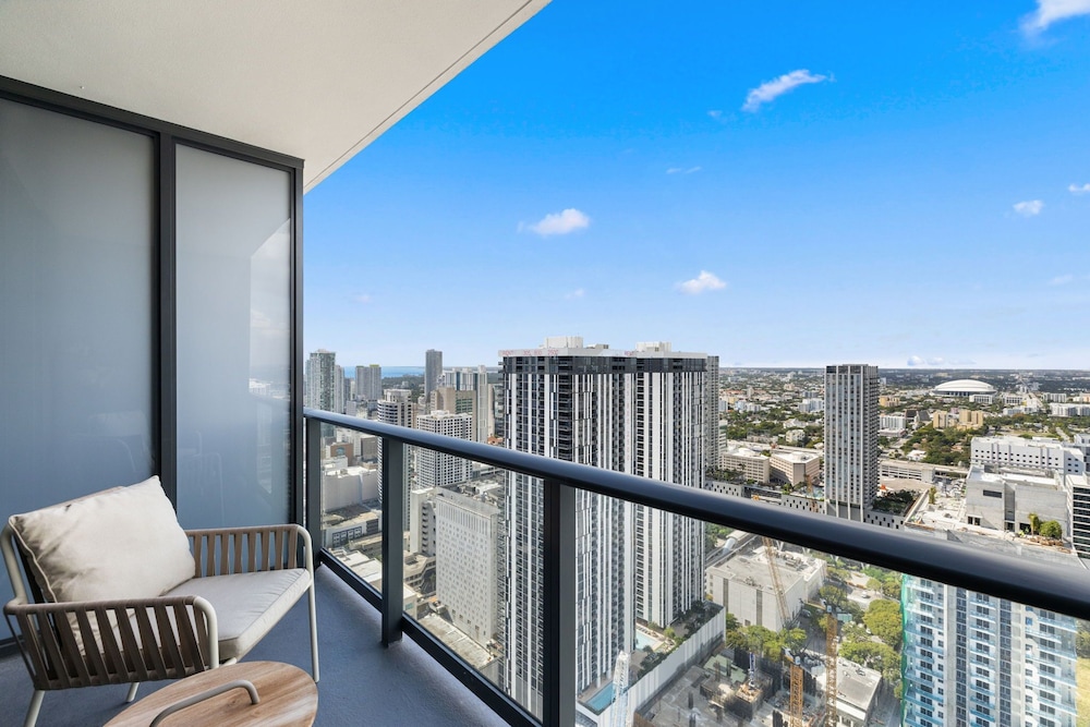 Prime City Location Luxury Condo