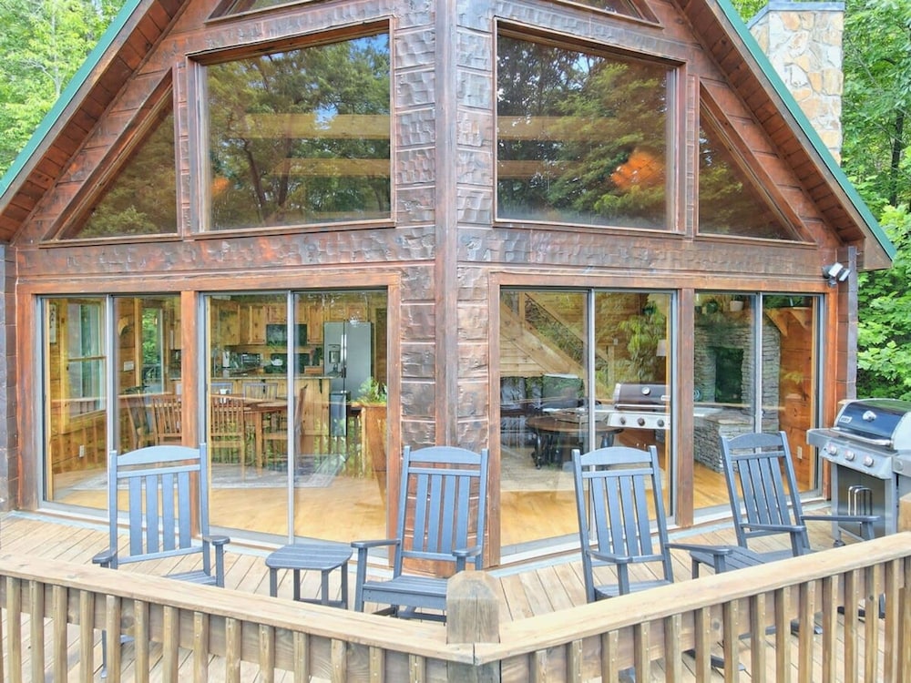 Hot Tub 3 Fireplaces Mountain Views Game Room