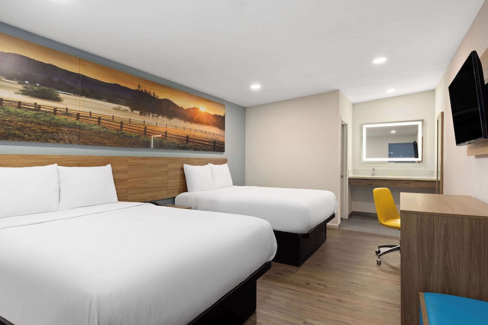 Days Inn by Wyndham Bakersfield