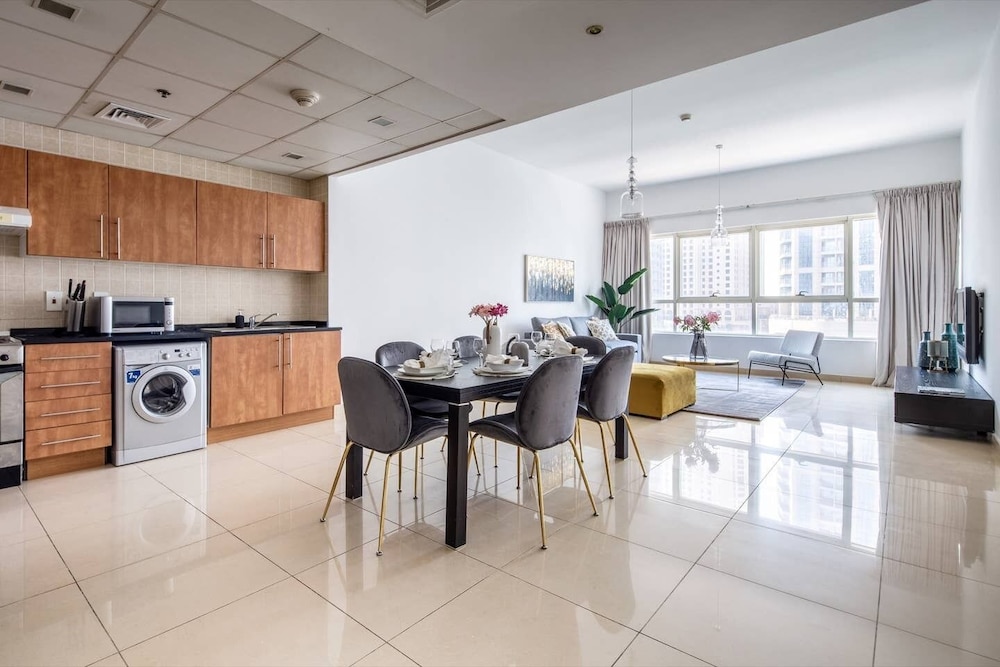 Timelessly Modern 3BR w/ Fascinating Marina Views!