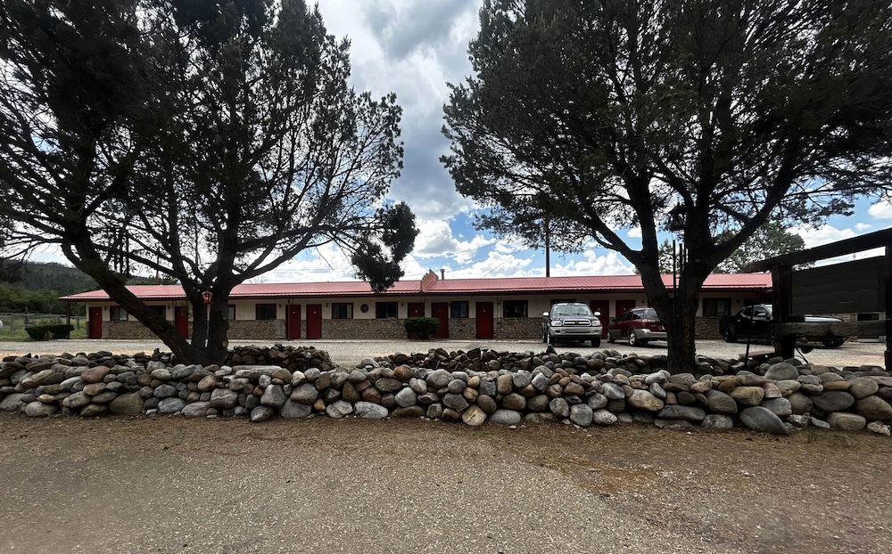 Historic Mora Inn and RV Park