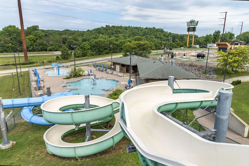 Three Bears Waterpark Resort Near Tomah, Ascend Collection Hotel