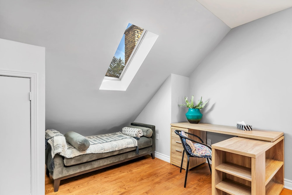 Private 2bdrm Unit With Ensuite Laundry - U5A