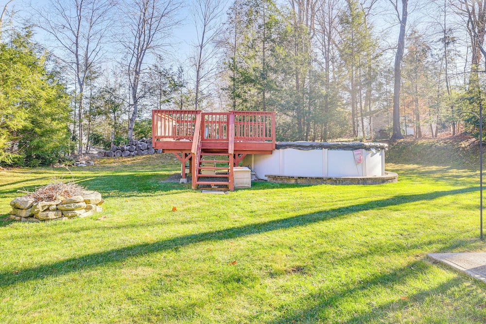 Pool, Deck & Grill: Spacious Apt in Naugatuck!