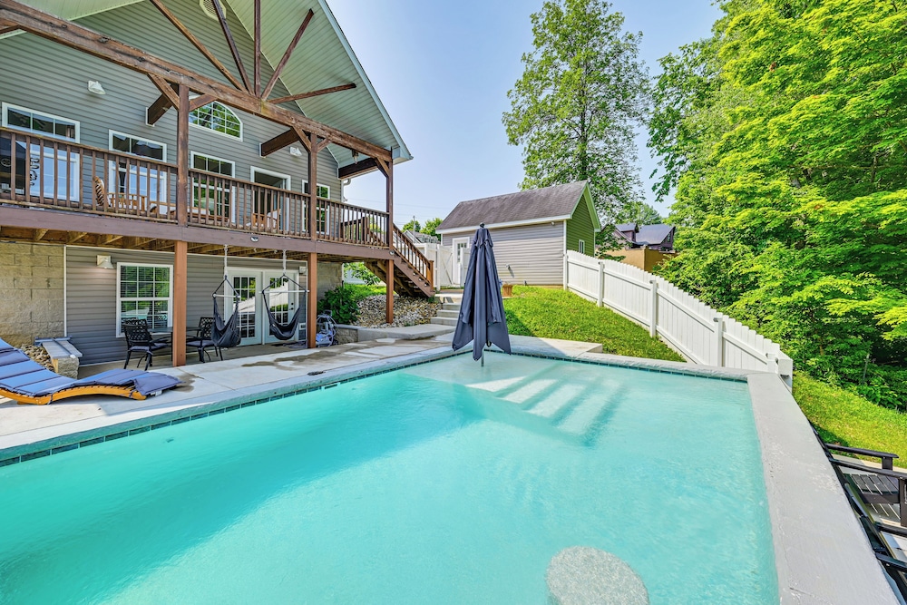 Pool, Lake Views, Dock & More: Mt Vernon Getaway