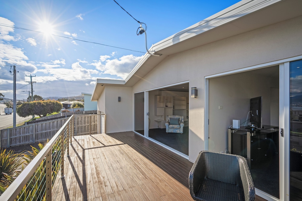 Tranquil Tranmere- City Views- 3 Bedroom