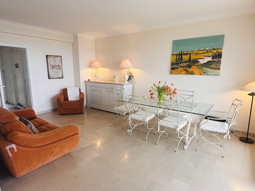 Large Light and Modern 2 Bedroomed Apartment in Cannes With Sea Views Pool and Lovely Terrace - 1503
