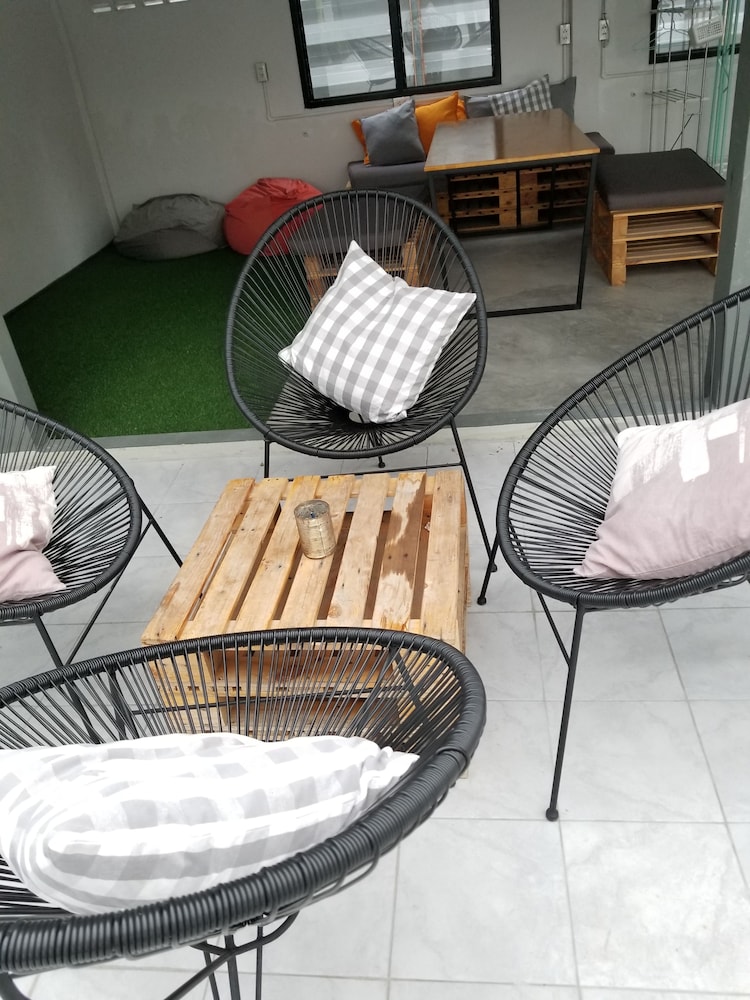 Bed To Bangkok - Hostel