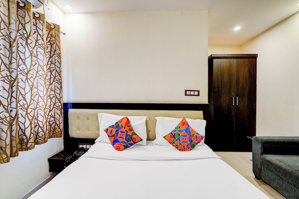 Fabhotel Royal Regalia Inn