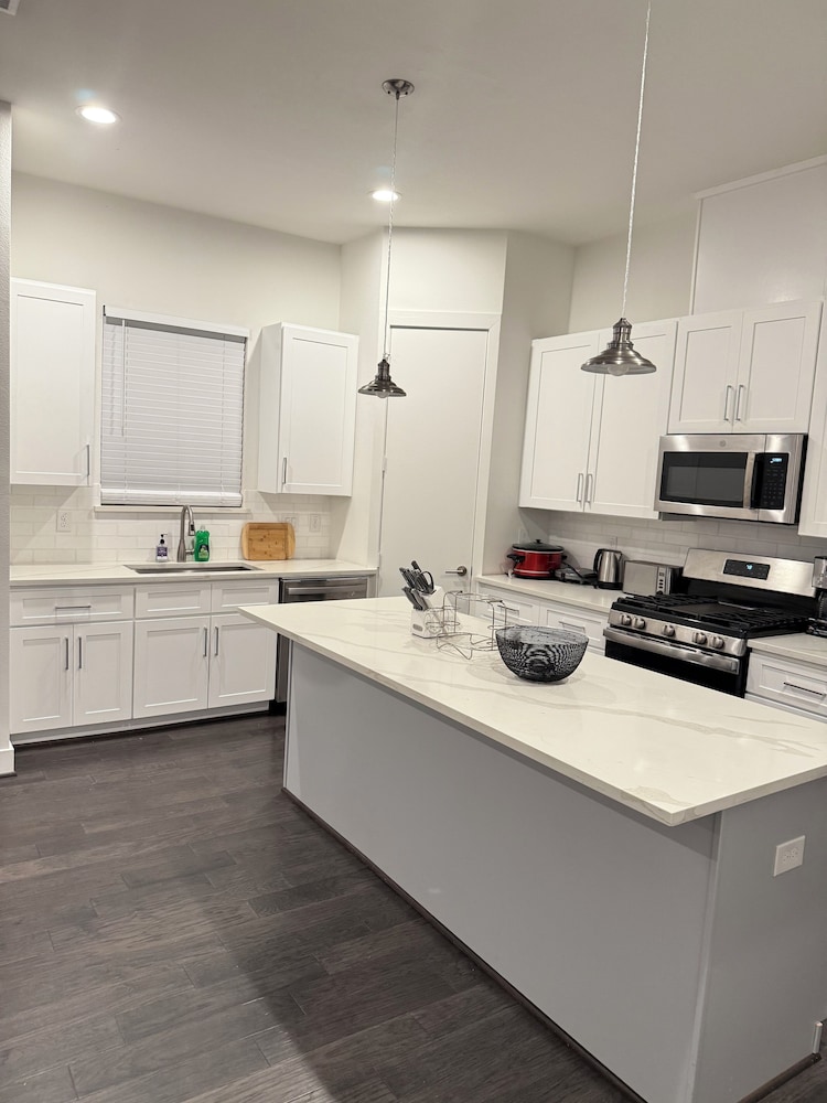 Luxury 3BR for Families Nurses and Group