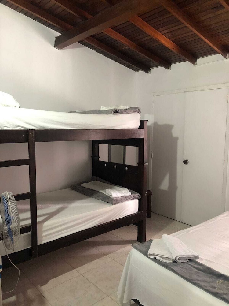 Memphis Hostal - Hostel