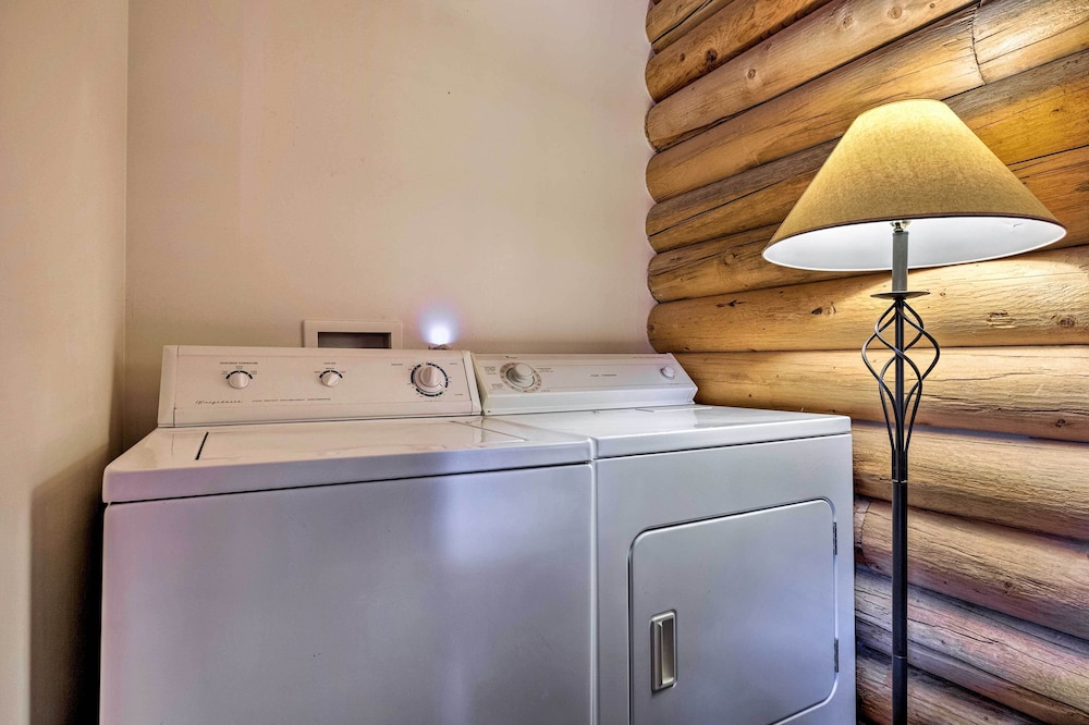 Pet-friendly Moab Cabin w/ Mtn Views & Bbq! view 5