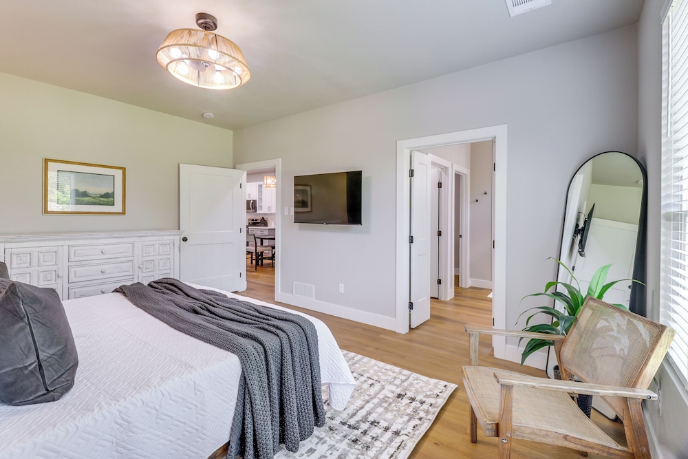 Townhome Near At&t Stadium: Great for Game Day!