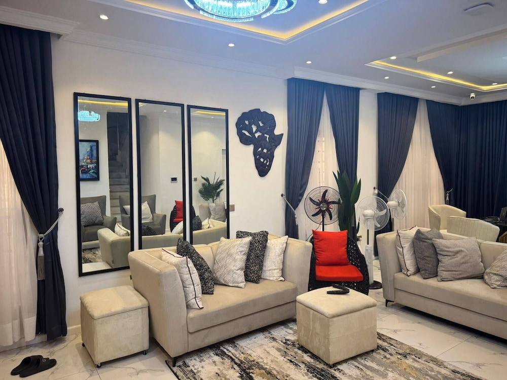 Serene Oasis in Lagos - Private Pool & Relaxing Ambiance