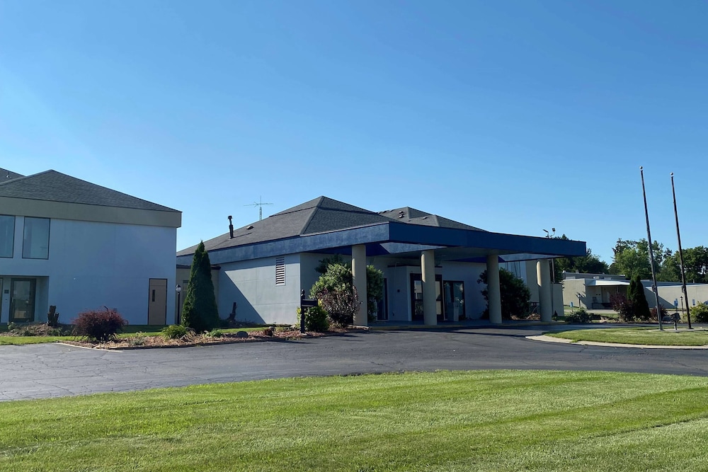 Hotel AmericInn by Wyndham Fort Atkinson