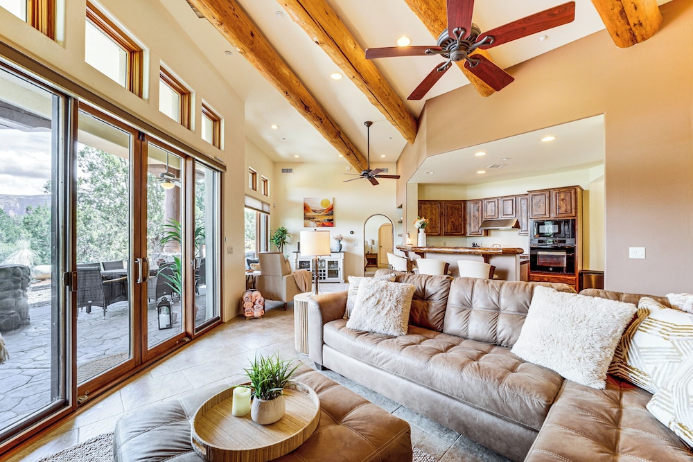 Hot Tub & Red Rock Views: Secluded Sedona Escape!