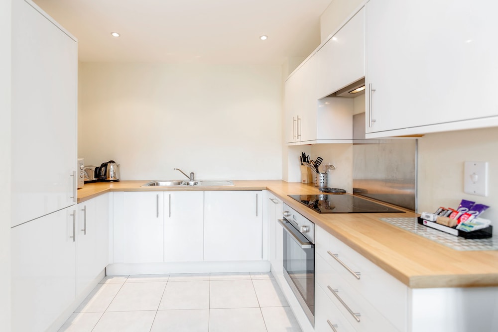 Guildford Vacations - Roomspace Apartments -Westnye House - Property Image 9