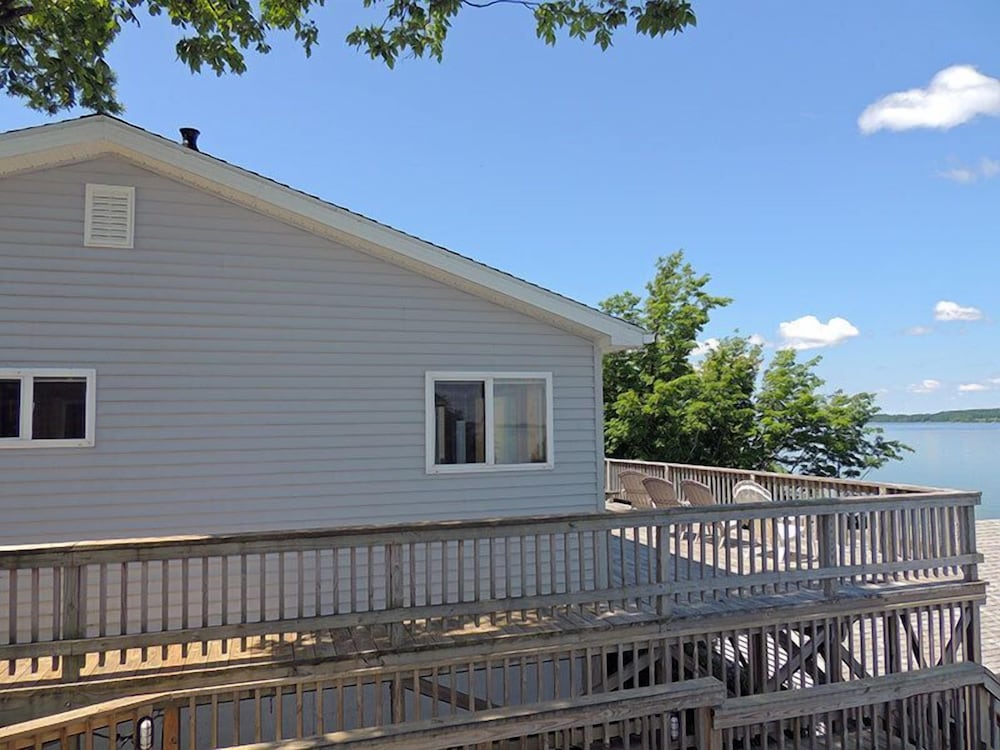 Angel Rock Waterfront Cottages and Vacation Homes