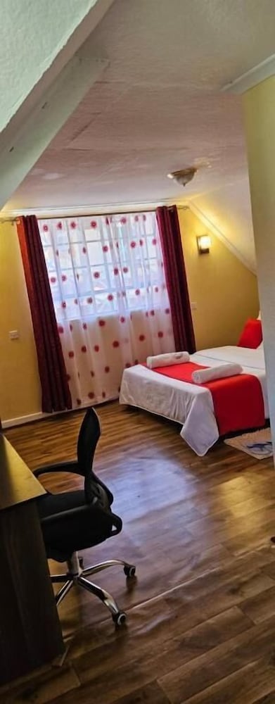 Lux Suites Weavers Haven Guest House