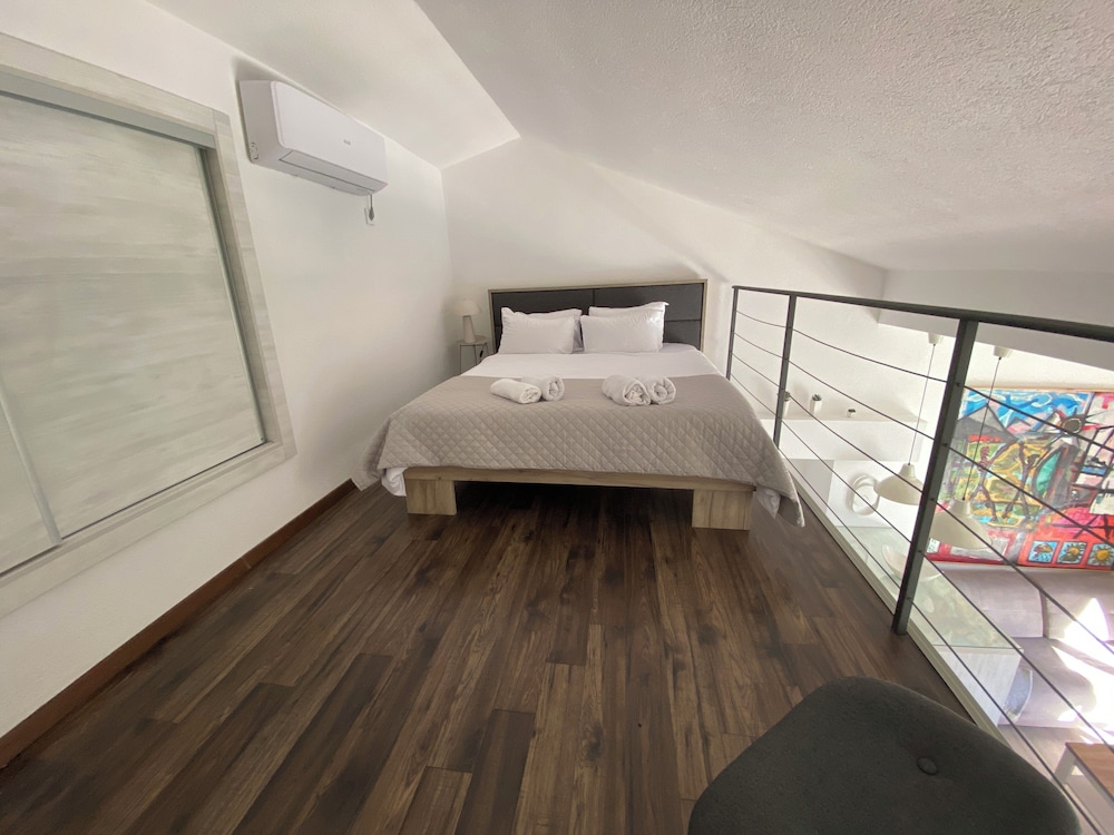 HOUSE 44 Apartments