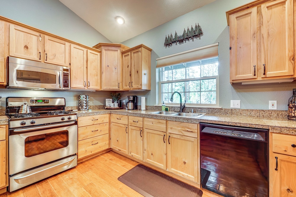 Hike + Explore: Graeagle Getaway w/ Furnished Deck