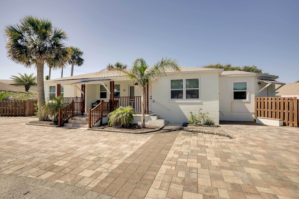 St Augustine Cottage w/ Fire Pit - Walk to Pier! view 5