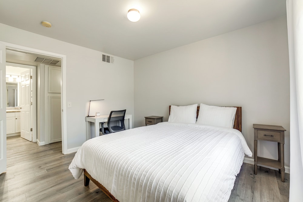 3 Mi to Dtwn: Gated Condo w/ Patio in Reno!