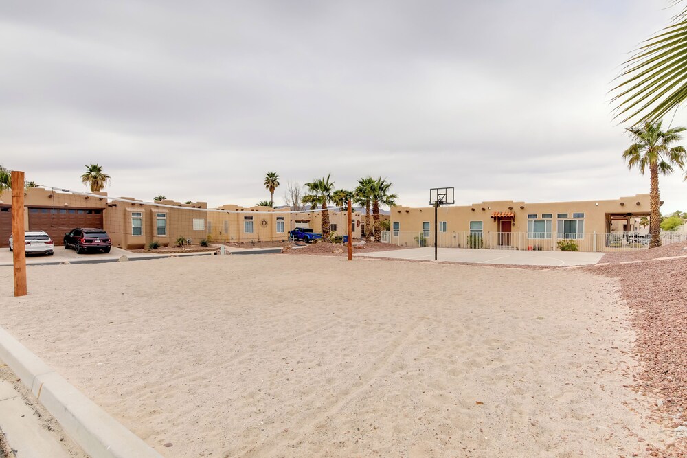 Walk to Colorado River: Needles Gem w/ Pool Access
