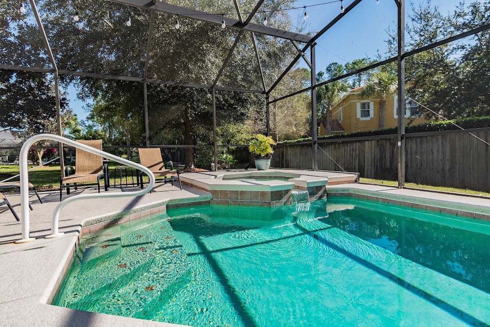Villa With Private Pool in Lake Berkley Resort