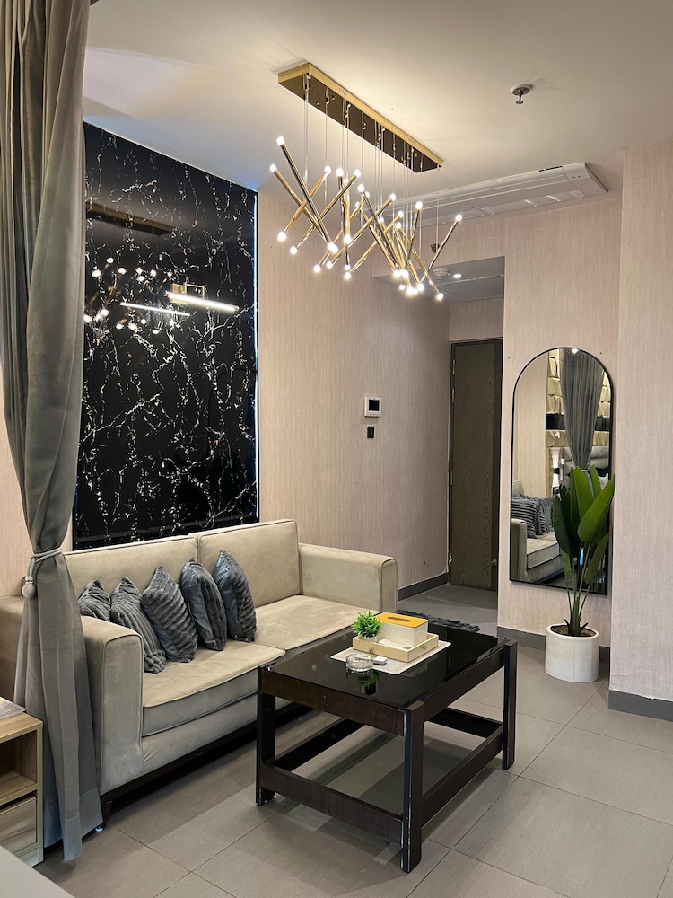 41 Floor River View - TheRoomeraStay