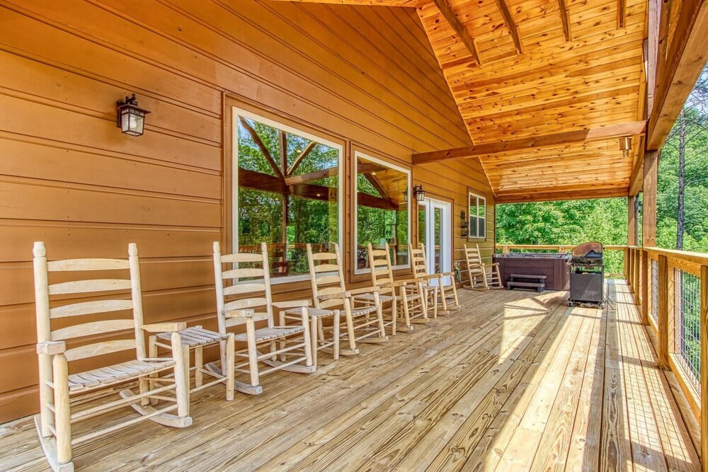 BRAND NEW BUILD 5 Bedroom, 5 Bath With 4,000 Sq Ft With Mountain View 5 Cabin by RedAwning view 4