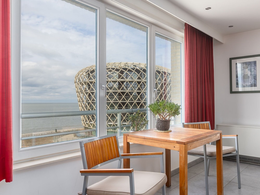 Apartment With Frontal Sea-views