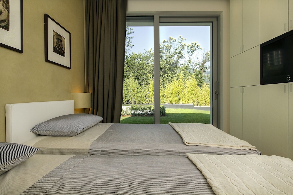 Modern Oasis Overlooking Lake Maggiore