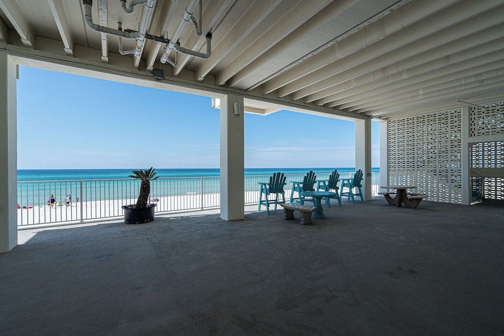 Coral Cove Beachfront Condo for 3 w/ Onsite Pool