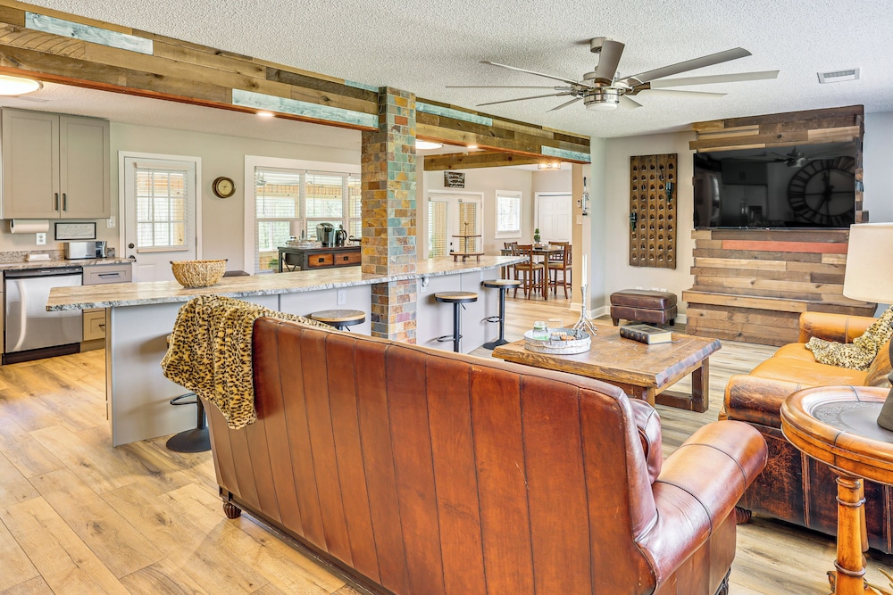 Fall & Football Vibes: Titus Retreat w/ Game Room
