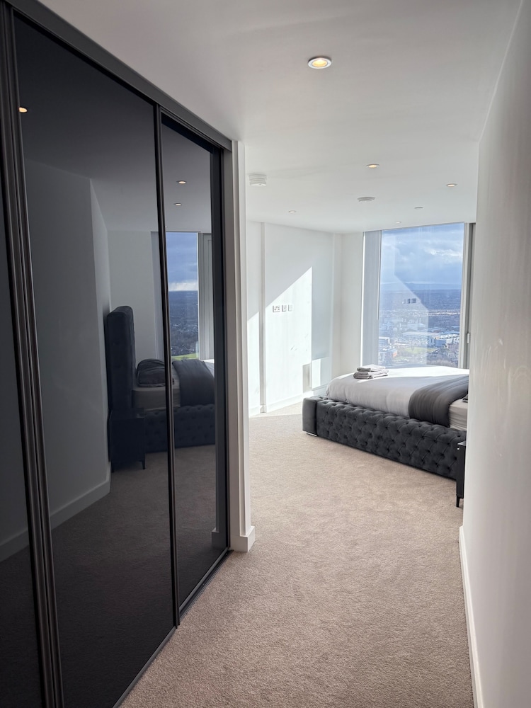 Apt Sleeps 6 With Two Bathrooms