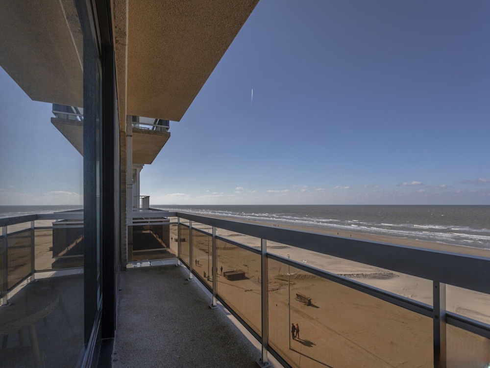 Pleasant Flat on Seafront With Terrace