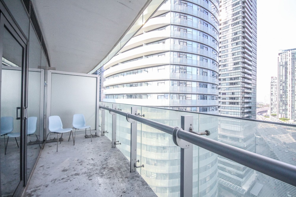 Sarkar Suites - Entertainment District