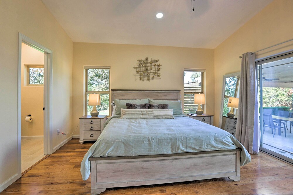 Chic Ranch-style Home on 33-acre Walnut Ranch - Property Image 24