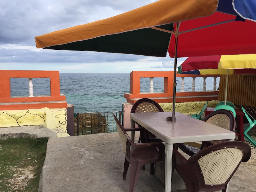 Maxvir Inn Beach Resort